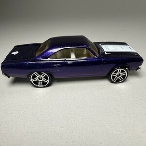 Hot Wheels 1970 Plymouth Roadrunner Die-Cast 1:64